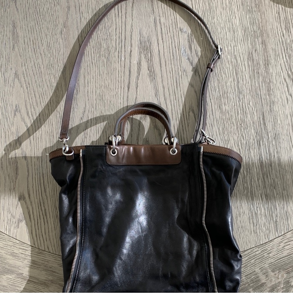 Gryson Soft Leather Satchel w/Suede Lining. Side zippers, Magnetic closure.